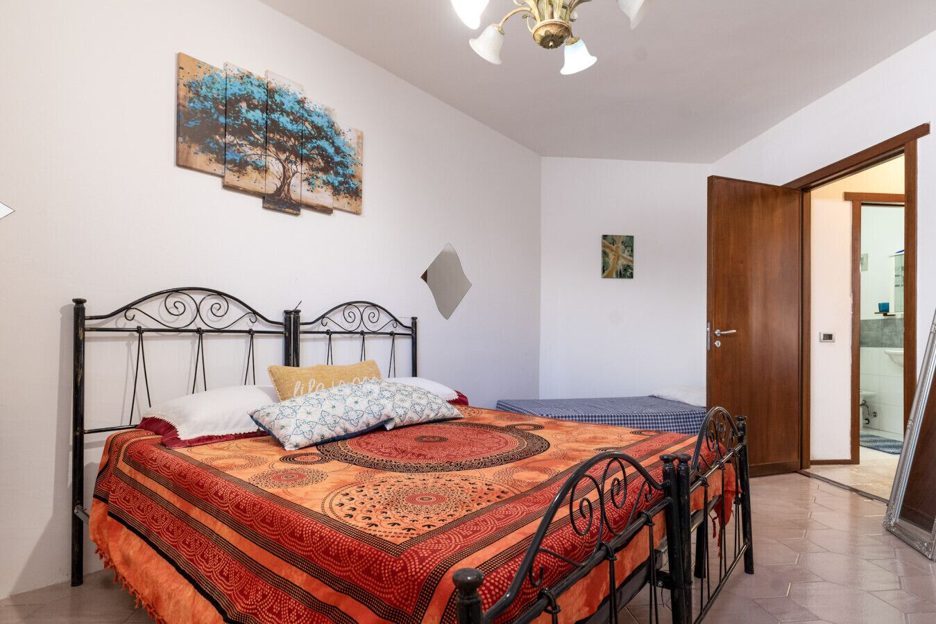 2 chambres, fer et planche à repasser, draps fournis