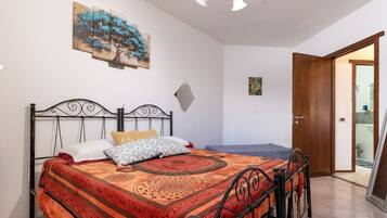 2 chambres, fer et planche Ă repasser, draps fournis