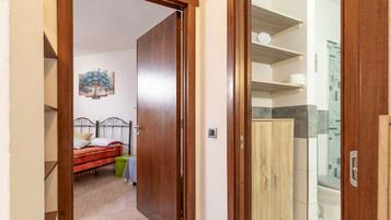 2 Schlafzimmer, Bügeleisen/Bügelbrett, Bettwäsche