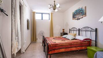 2 Schlafzimmer, Bügeleisen/Bügelbrett, Bettwäsche