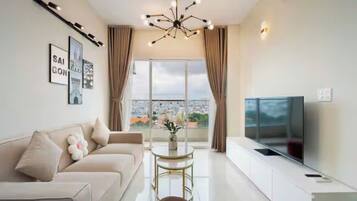 Family Suite, 3 Bedrooms, Club lounge access, City View | Living area | 65-inch Smart TV with cable channels, fireplace, Netflix