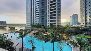 Hồ bơi ngoài trời