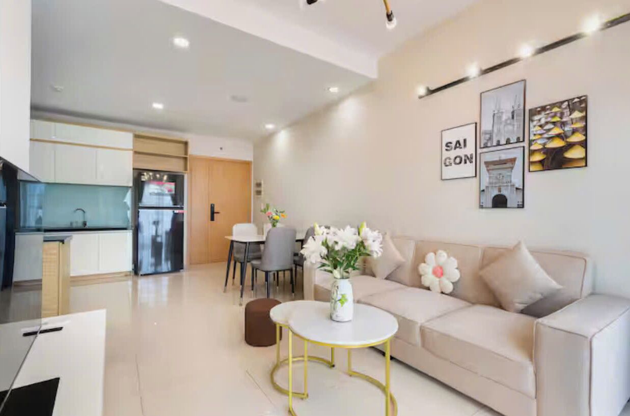 Family Suite, 3 Bedrooms, Club Lounge Access, City View | Living area | 65-inch Smart TV with cable channels, fireplace, Netflix