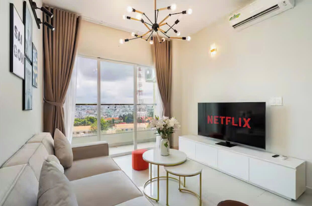 Family Suite, 3 Bedrooms, Club lounge access, City View | Living area