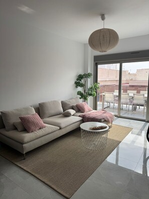 Smart TV - Modern Penthouse • 200m from Playa del Cura - Rooftop & Pool (Torrevieja)