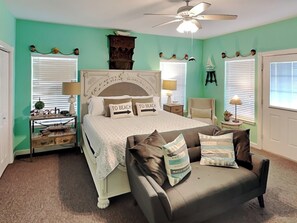 3 bedrooms, iron/ironing board, Internet, bed sheets - Coral Cabana | Pool Access, Crow's Nest (Port Aransas)