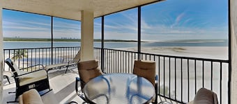 Carlos Pointe 611 | Upscale Gulf-View w/Beach + Pool Access