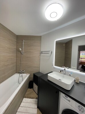 Haartrockner, Seife, Toilettenpapier