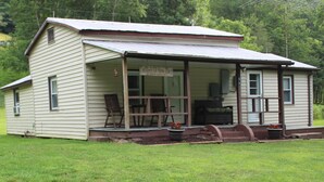 Unclassified image, 4 of 18, button - Rural Cabin along Swift Run River, ten minutes from Shenandoah National Park. (Stanardsville)