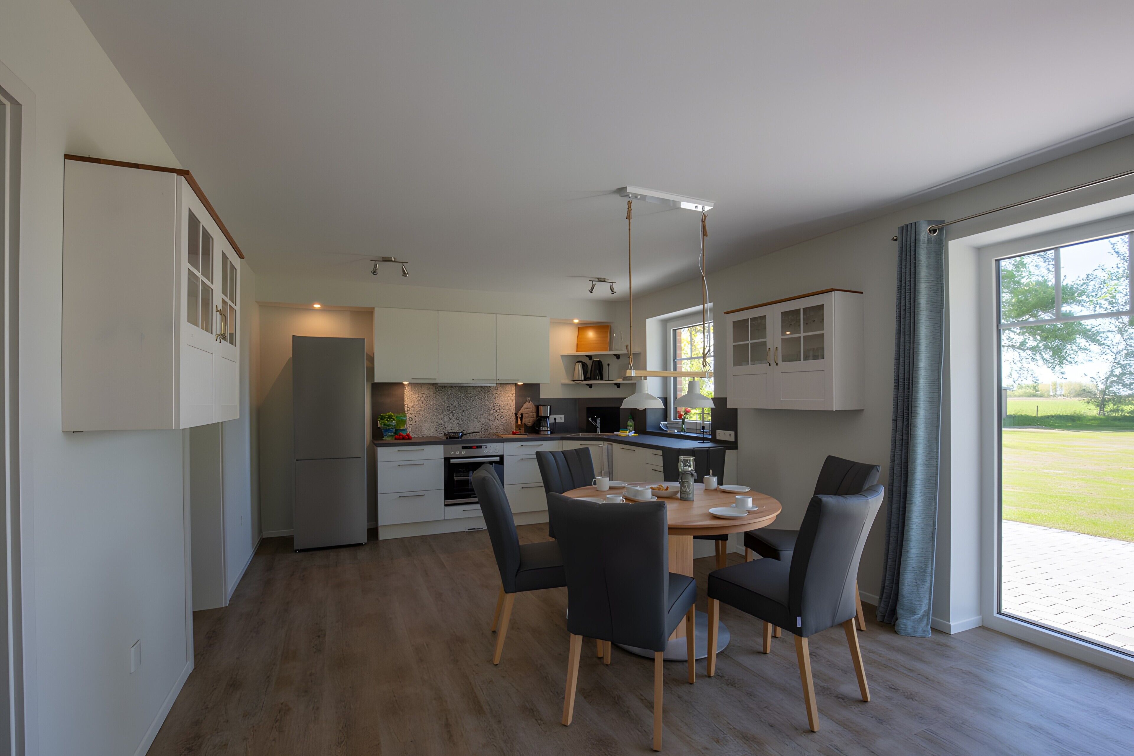 Refrigerador, horno, placa de cocina, lavavajillas