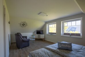 3 slaapkamers, een strijkplank/strijkijzer, wifi, beddengoed