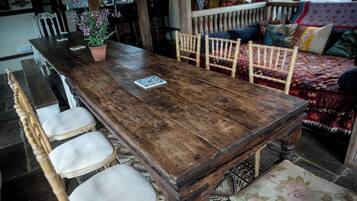 Casa, varias habitaciones, para fumadores, balcón | Restaurantes