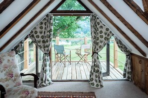 Casa, camere multiple, fumatori, balcone | Interni