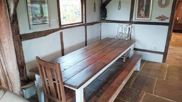 Huis, meerdere slaapkamers, roken, balkon | Dineren