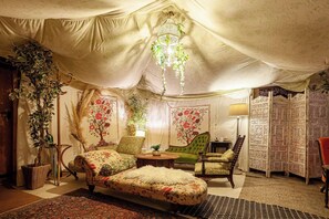 Maison, plusieurs chambres, fumeurs, balcon | 10 chambres