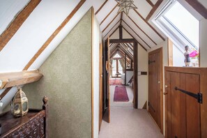 Huis, meerdere slaapkamers, roken, balkon | Interieur