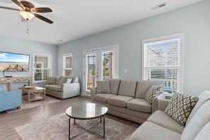 TV - Walk to Beach 7BR Home w/ Private Pool & Beachside Charm (Surfside Beach)