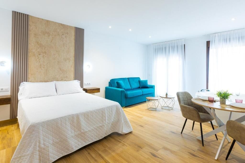 Deluxe Studio Suite | Premium bedding, down comforters, Select Comfort beds, desk