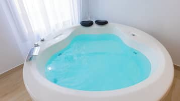 Deluxe Apartment, Pool View | Living area | 50-inch Smart TV with digital channels, fireplace, Netflix