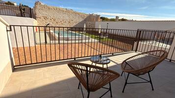 Deluxe Studio | Private kitchen | Full-size fridge, microwave, stovetop, dishwasher