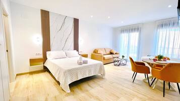 Luxe beddengoed, donsdekens, Select Comfort-bedden, een bureau