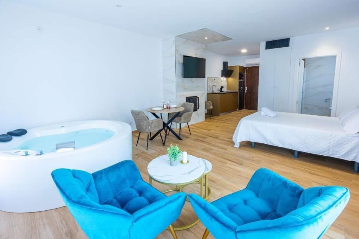 Design Studio Suite | Premium bedding, down comforters, Select Comfort beds, desk