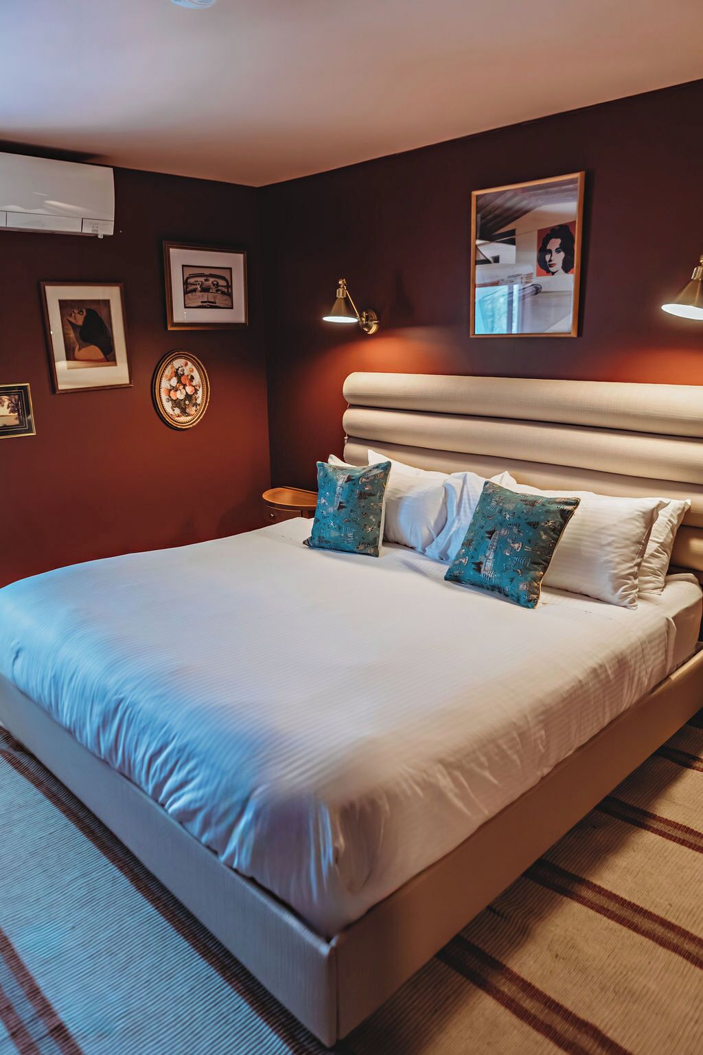 Doppia Standard, 1 letto king | Tende oscuranti, ferro/asse da stiro, Wi-Fi gratuito