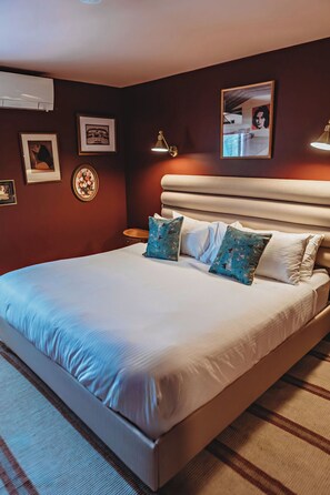 Habitación estándar doble, 1 cama de matrimonio grande | Cortinas opacas, tabla de planchar con plancha, wifi gratis