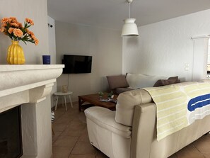 TV - Challans - At the little bather (Challans)