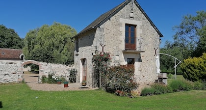 Lovely 1-bedroom cottage in tranquil Le Petit-Pressigny, perfect for relaxing.