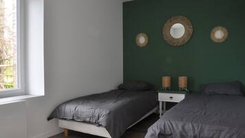 3 slaapkamers, een strijkplank/strijkijzer, gratis wifi, beddengoed