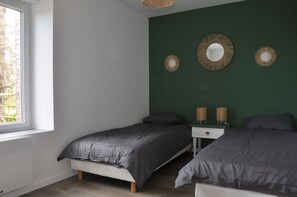 3 bedrooms, iron/ironing board, free WiFi, bed sheets