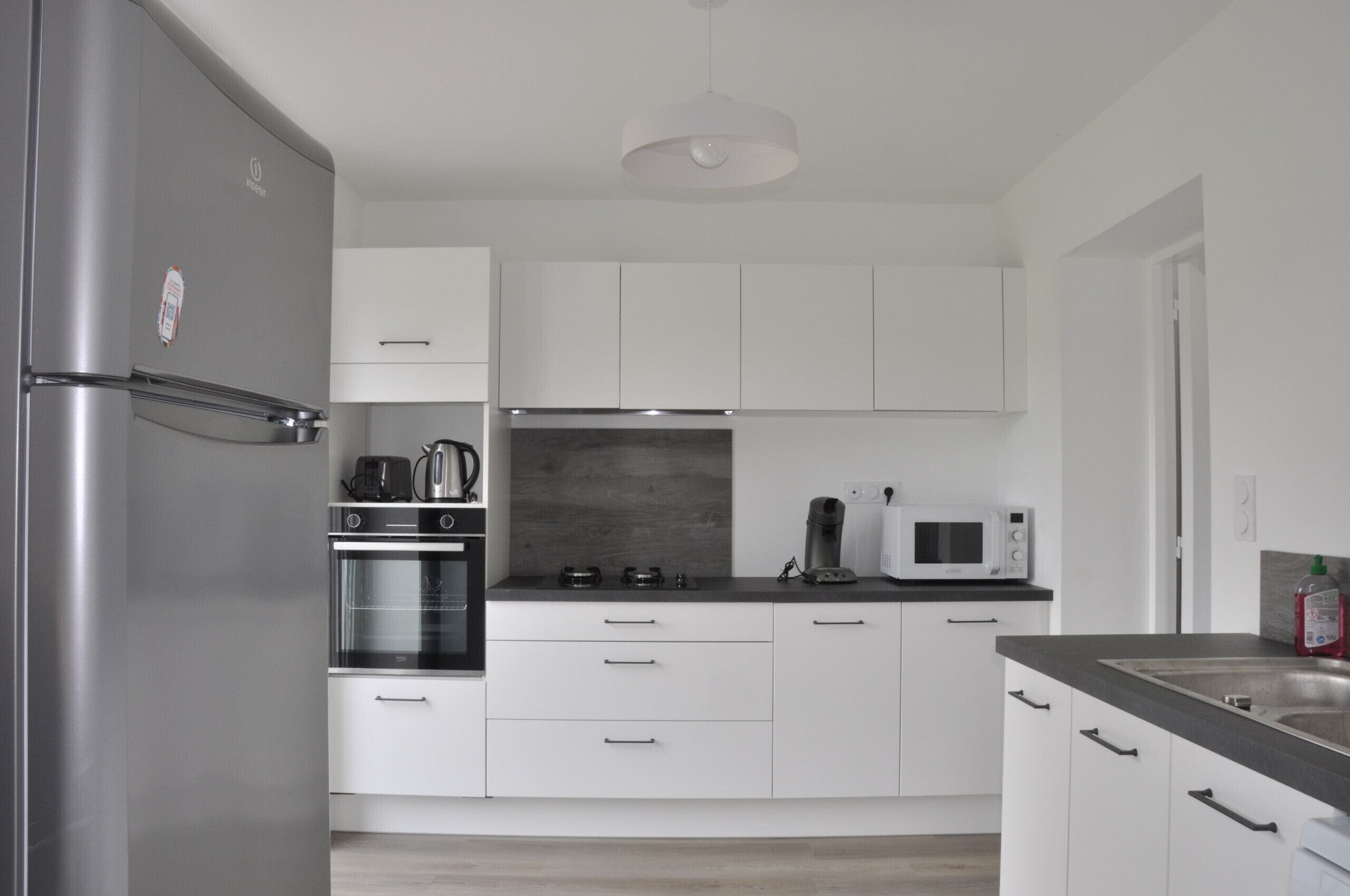 Réfrigérateur, micro-ondes, four, lave-vaisselle