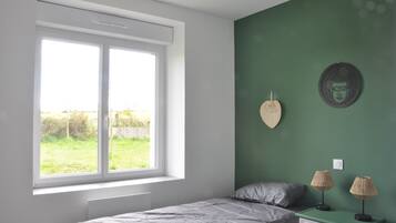 3 chambres, fer et planche à repasser, Wi-Fi gratuit, draps fournis