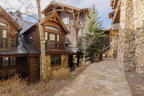 See Forever Cabin by InvitedHome | Spring Break, Ski Valet, Walk to Ski, Views