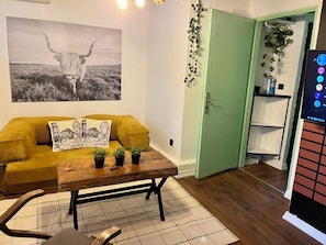 Suite de diseño | Escritorio, espacio para trabajar con un portátil, cortinas opacas