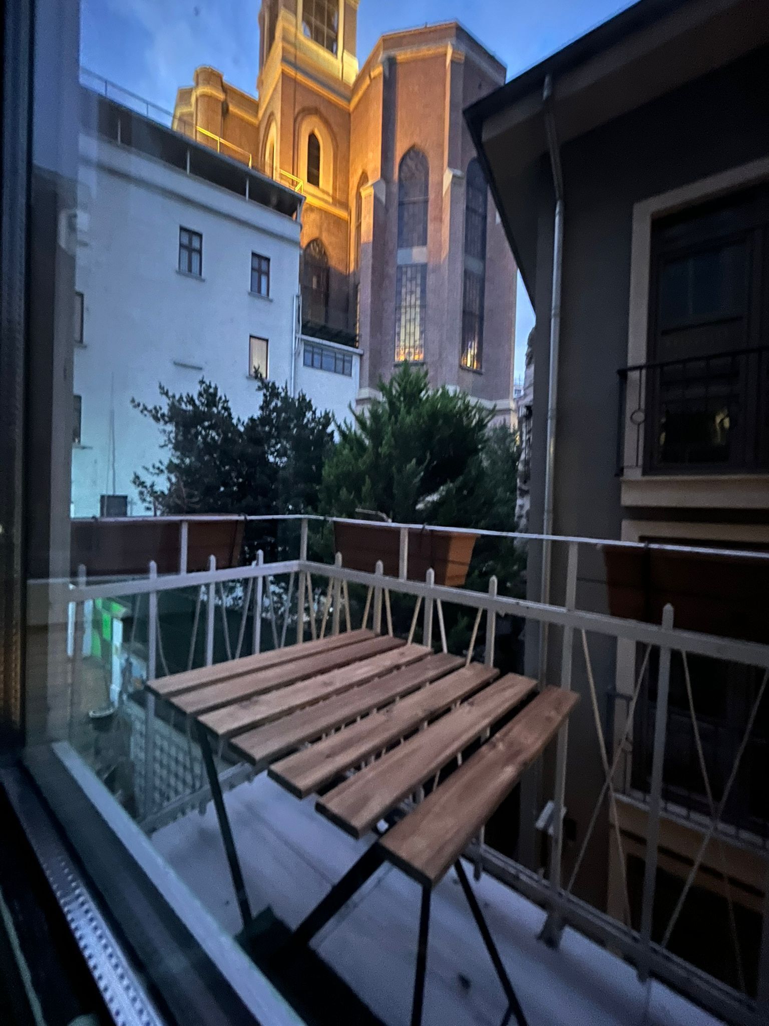 Superior Studio Suite, City View | Meja, ruang kerja komputer riba, langsir/tirai gelap terus, kalis bunyi 