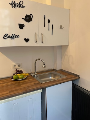 Superior Studio Suite, City View | Private kitchen | Mini-fridge, microwave, stovetop, cookware/dishes/utensils