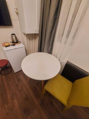 Superior Studio Suite, City View | Private kitchen | Mini-fridge, microwave, stovetop, cookware/dishes/utensils