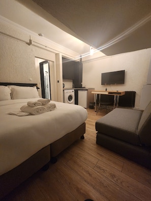 Family Apartment, City View | Desk, laptop workspace, blackout drapes, soundproofing - Palmy Istiklal (İstanbul)