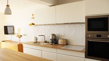 Réfrigérateur, micro-ondes, four, lave-vaisselle