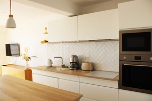 Kühlschrank, Mikrowelle, Ofen, Geschirrspüler