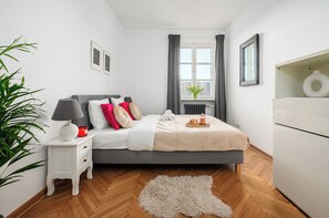 Classic Apartment, City View | Cots/infant beds, free WiFi, bed sheets - Lumina 3room apart near the Royal Castle. (Warsaw)