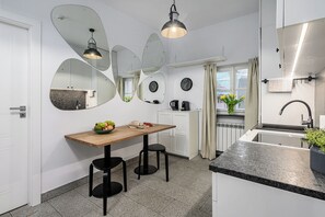 Stovetop, spices, paper towels - Lumina 3room apart near the Royal Castle. (Warsaw)