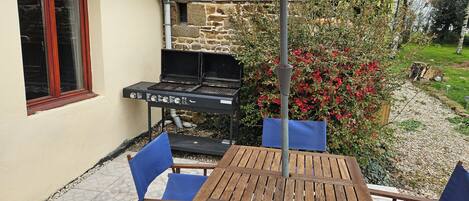 Deluxe Double Room, Garden View | Terrace/patio