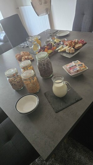 Kontinental frokost hver dag (EUR 10 per person)