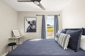 3 slaapkamers, een strijkplank/strijkijzer, gratis wifi, beddengoed