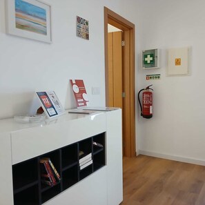 Huis, 2 slaapkamers, roken, terras | Lobby