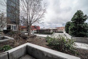 Studio, Non Smoking, Patio | Property grounds