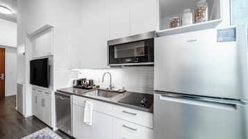 Studio, Non Smoking, Patio | Private kitchen